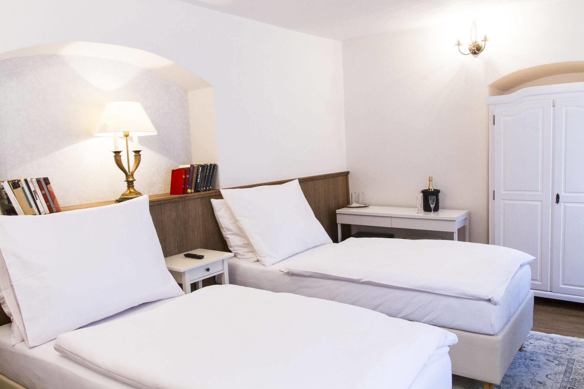 Hotel U Suteru Prague Ngoại thất bức ảnh