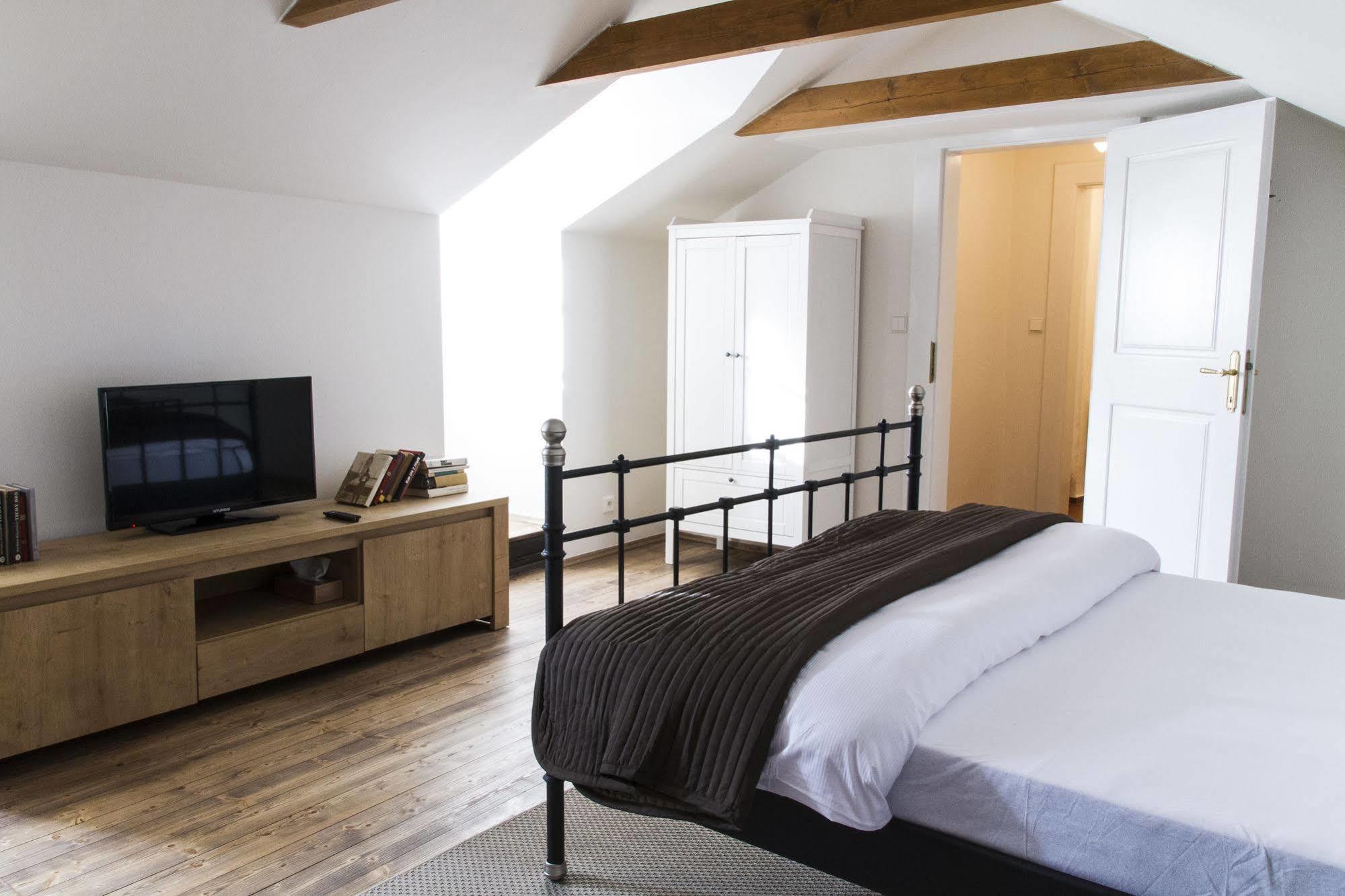 Hotel U Suteru Prague Ngoại thất bức ảnh